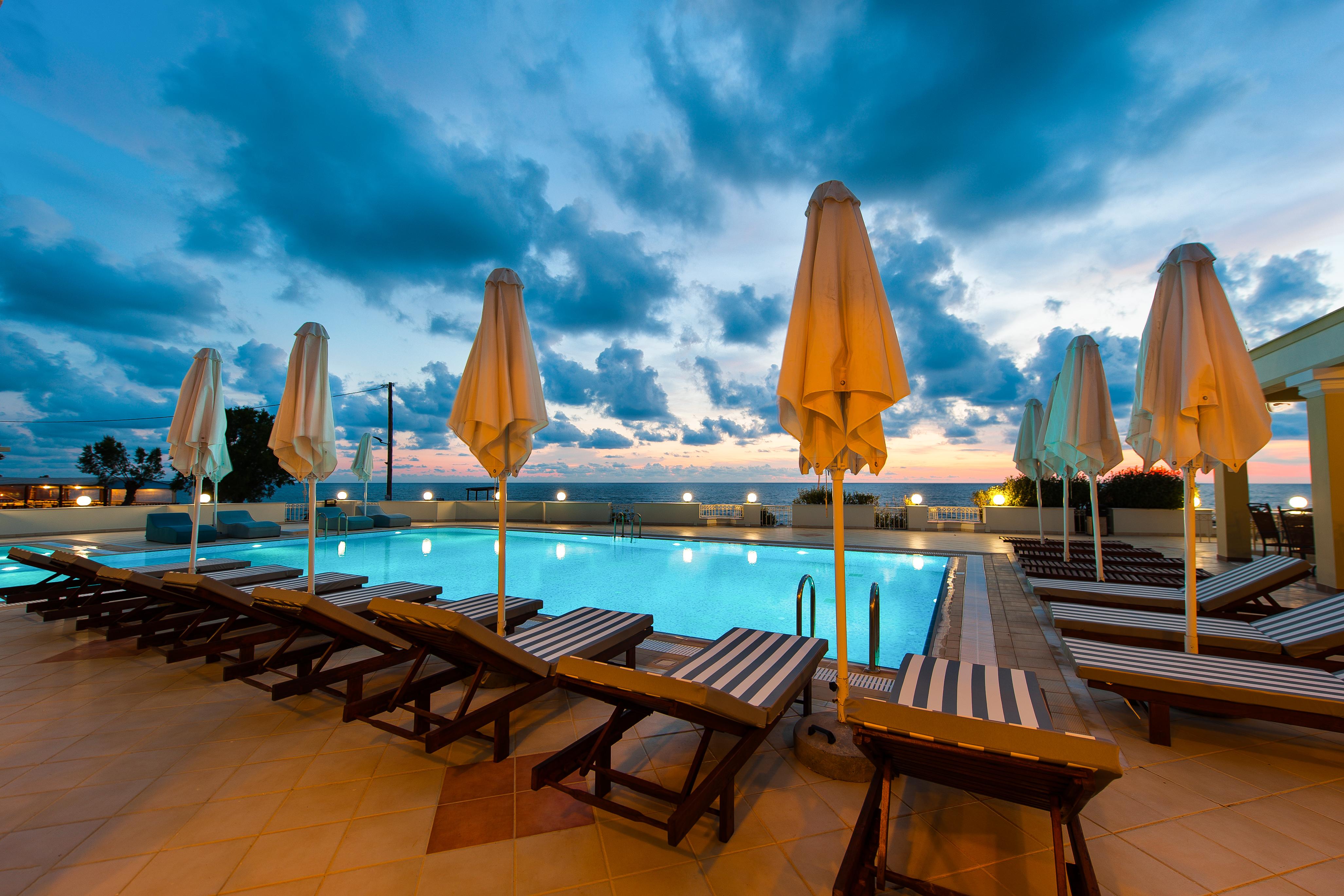 Messina Resort Hotel Kyparissia Esterno foto