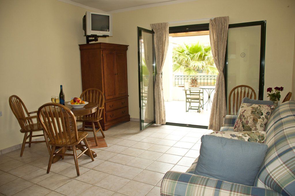 Messina Resort Hotel Kyparissia Esterno foto
