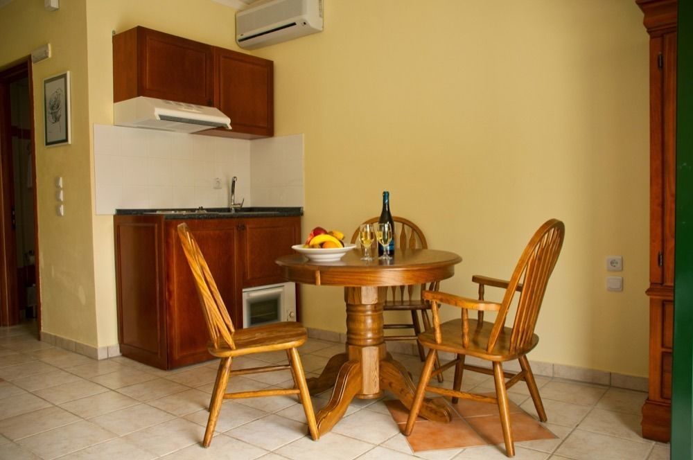 Messina Resort Hotel Kyparissia Esterno foto