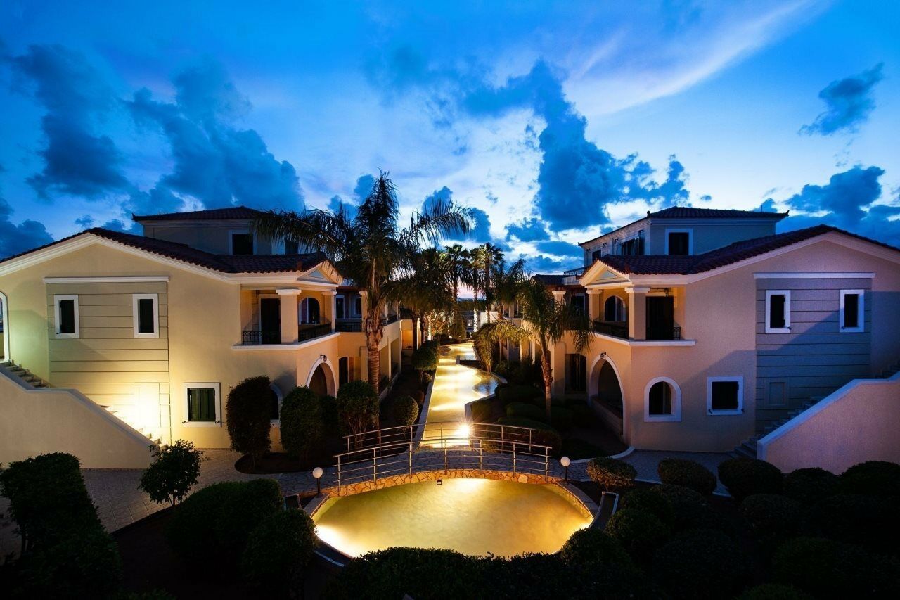 Messina Resort Hotel Kyparissia Esterno foto